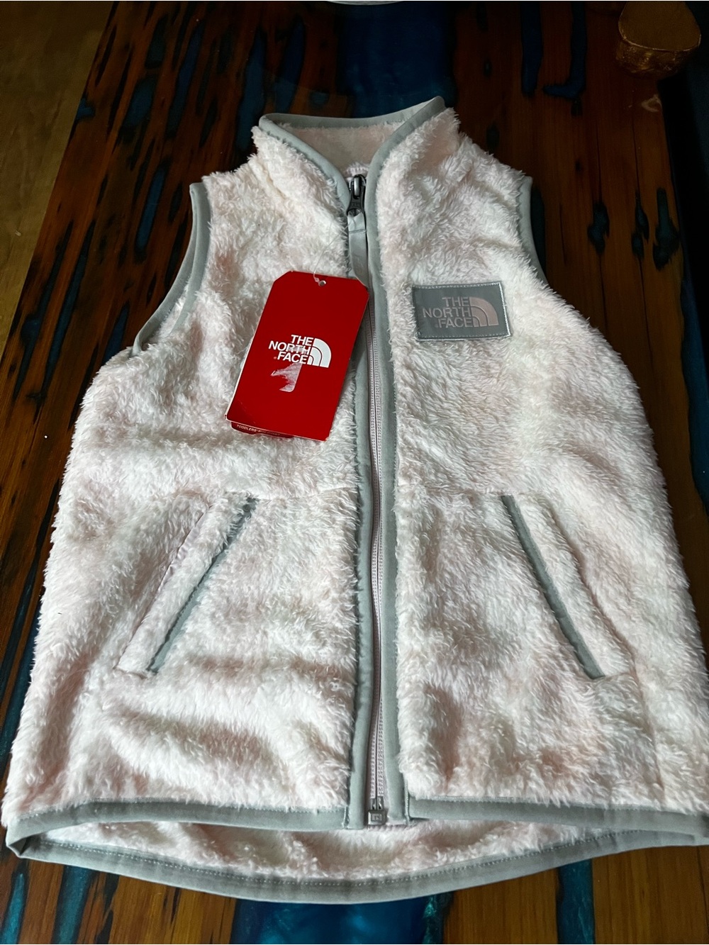 The North Face Light Pink Campshire Vest with Silver Trim, size 4T, NWT